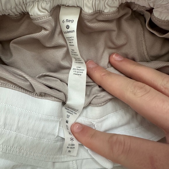 White hottie hot lululemon shorts - Picture 3 of 3